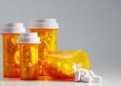 Farmaci, metà avvelenamenti bimbi per 4 errori degli adulti Da rimozione da contenitori di sicurezza a pillole su comodino 